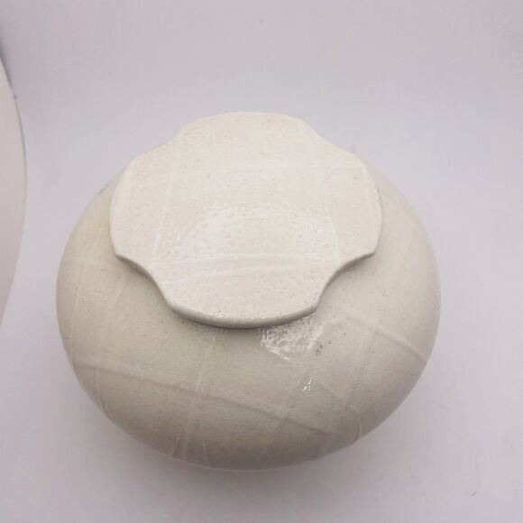Studio Art Pottery Bowl Urn Cream Textured Ceramic Carved Lid Artist Signed - Picture 3 of 7
